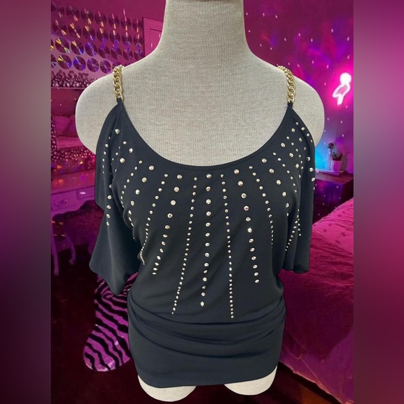 Y2K Black Studded Cold Shoulder Top with Chain Strap - Picture 3 of 6